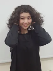 蓬鬆感很強、羊毛卷、蓬鬆捲作品，設計師 王小燁Jason，高雄前金區境界髮藝LEVEL hair styling
