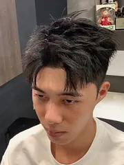 spiky髮型作品，設計師 小美，台中中區buzz barbershop
