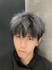 日系氛圍狼尾+區塊染作品，設計師 小美，台中中區buzz barbershop