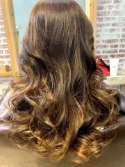 漂髮燙作品，設計師 陳俐淳(mia)💇，台北大同區JOLI Hair Salon (南西店)