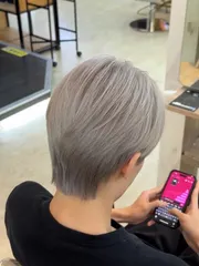 極光灰白色作品，設計師 LESLIE，台北中正區Allies hair salon