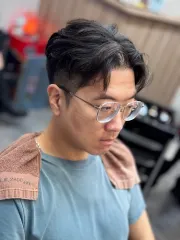 後梳紋理、中分燙髮作品，設計師 小9，高雄三民區99 Barbershop