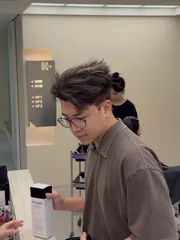 亞裔男士挑染作品，設計師 小美，台北大安區Hearts