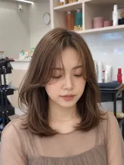 韓系鎖骨髮 × 柔霧奶茶棕 × 八字瀏海作品，設計師 Liz，高雄三民區娜美人