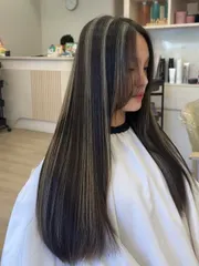 奶霧灰棕線條染 × 韓系光感直髮作品，設計師 Liz，高雄三民區娜美人