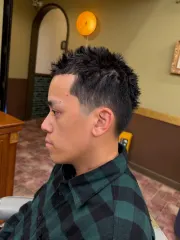 黑髮easypunk作品，設計師 艾狄森，台北中山區初見理髮沙龍