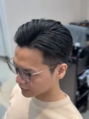 六四分後梳油頭