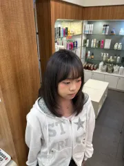 藍灰霧感髮色+羽毛剪作品，設計師 速速，台北內湖區新宿髮型
