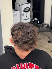 萊斯利卷作品，設計師 vincent，台中北區裏Hair