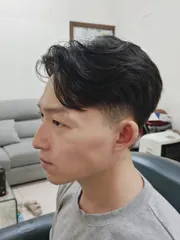 歐美日韓系層次剪裁作品，設計師 馬丁🏆𝓜𝓪𝓻𝓽𝓲𝓷 π，高雄三民區理髮 (Goog商家名稱: 心靈髮醫Martin)