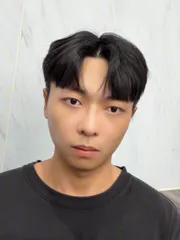 🇰🇷韓系紋理中分作品，設計師 小白，高雄新興區凡雲髮妝造型