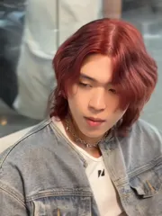 🌹玫紅色作品，設計師 小白，高雄新興區凡雲髮妝造型