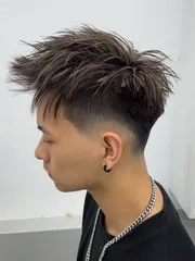 前刺頭+挑染線條染作品，設計師 Rick，桃園中壢區Sieg 中壢威尼斯店