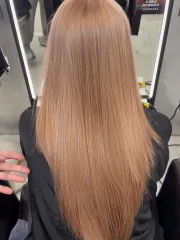 漂染髮色：奶茶棕作品，設計師 Enn，新北板橋區TREND HAIR JE 府中店