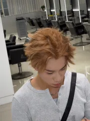 漂染髮色：奶茶棕作品，設計師 Enn，新北板橋區TREND HAIR JE 府中店