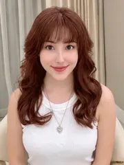 焦糖暖棕層次波浪捲作品，設計師 溫采瀅（愛妮）Aileen，台北中正區ALLIES Hair Salon
