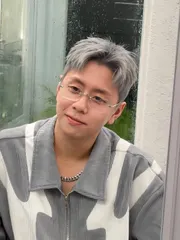 極淺灰作品，設計師 威比，台中北區裏 hair 尚德店