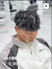 萊斯利捲 銀白挑染作品，設計師 Pan(潘），台中北區裏hair概念店