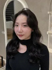 韓系中長髮大波浪作品，設計師 Reina，新北板橋區Holly hair 「板橋店」