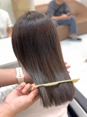 柔霧奶茶棕｜質感直順髮作品，設計師 祝祝 Beverly，桃園中壢區Tiam延平店