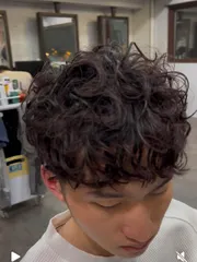 男生萊斯利捲作品，設計師 🍀妮可☘️Nico，新北林口區斯古林髮型