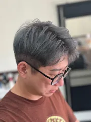 韓系剪裁灰色髮色作品，設計師 林裘裘，高雄三民區禦髮願