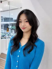 韓系層次波捲X八字瀏海作品，設計師 Hailey潶黎❣️，台北松山區klatch南京店