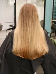 歐美白金髮縮毛矯正 ✨作品，設計師 Lyan🐈‍⬛，高雄新興區PS8 hair salon