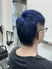 寶藍色染搭配狼尾剪裁作品，設計師 ViTa（薇糖），台中西屯區Refine Hair