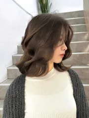 短髮層次燙、小顏瀏海、霧棕髮色