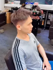 霧感亞麻灰 × 韓系前刺短碎作品，設計師 小麥，高雄苓雅區麥の髮藝