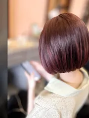 玫瑰莓果色短鮑伯——光澤感漸層染髮​​​​​​​​​​​​​​​作品，設計師 Ecko，桃園平鎮區PR造型沙龍