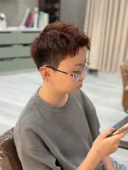 男士前刺髮型作品，設計師 黛西 Daisy🦋，桃園中壢區O3O中壢店