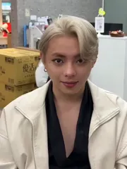 白金髮色搭配韓系髮型