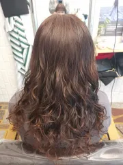 保持髮量多的捲髮作品，設計師 💕 艾拉 엘라，台中豐原區髪妝舍
