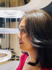 中長髮頂部微微的層次