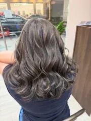 白髮共存作品，設計師 金 hair salon黛比，台中北區金 hair salon