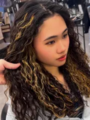 女生拉美卷👩🏽‍🦱