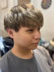 線條剪裁短髮｜柔霧挑染設計