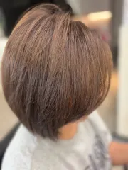 柔霧線條感短髮｜自然光影層次剪裁