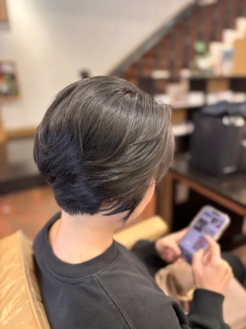 日系俐落短髮作品參考，設計師 士嘉