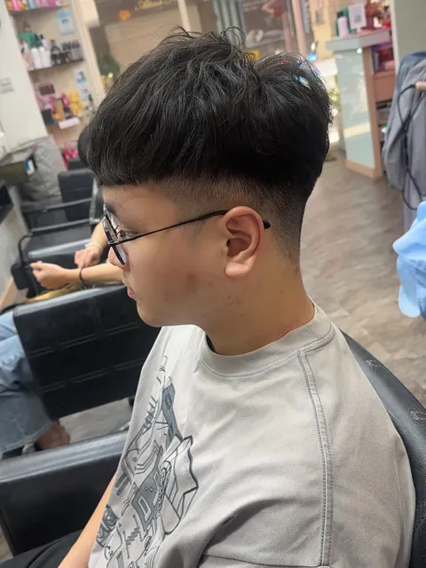 男生燙髮作品參考，設計師 小希設計師