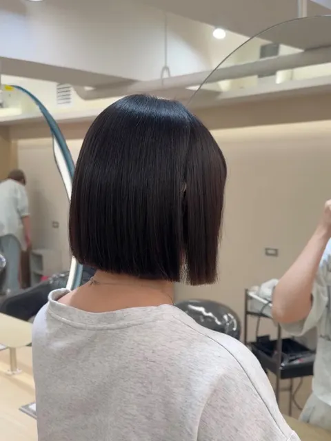 一刀切齊短髮作品參考，設計師 Bella貝拉