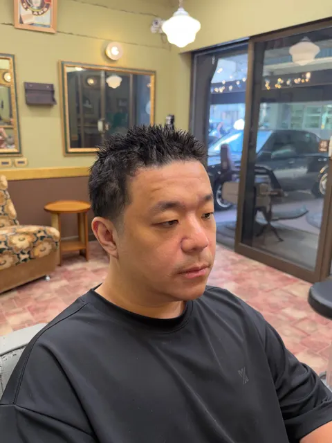 黑髮easypunk作品參考，設計師 艾狄森