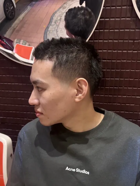 黑髮easypunk作品參考，設計師 艾狄森