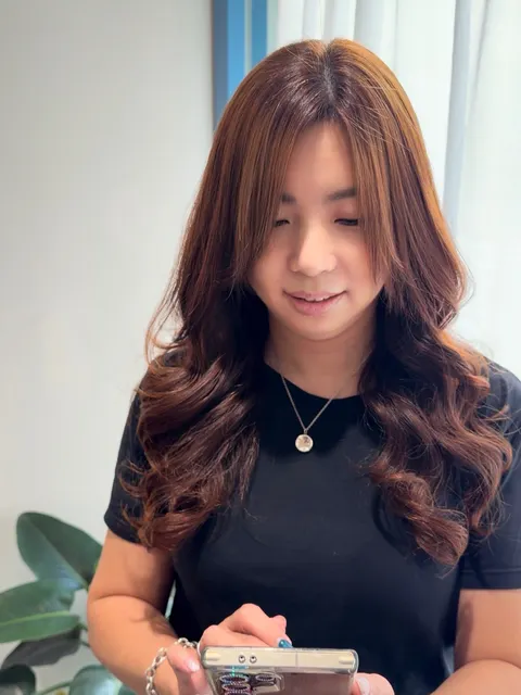 長髮浪漫大波浪作品參考，設計師 子寧設計師
