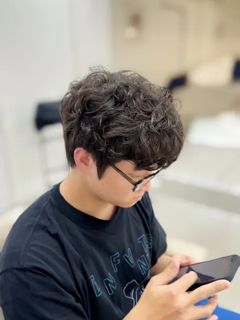 蓬鬆紋理燙作品參考，設計師 Ester江柔