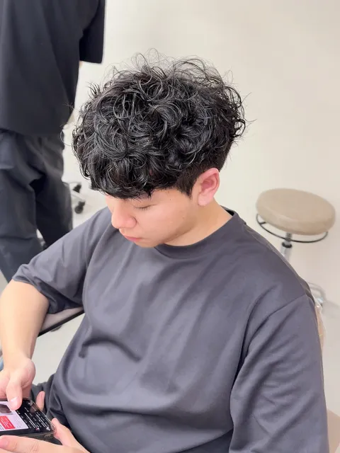 蓬鬆紋理燙作品參考，設計師 Ester江柔