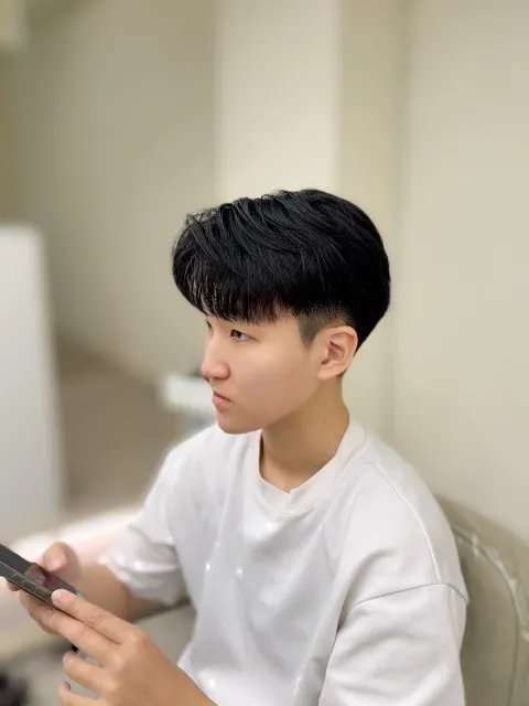 韓系微分髮型作品參考，設計師 Ester江柔