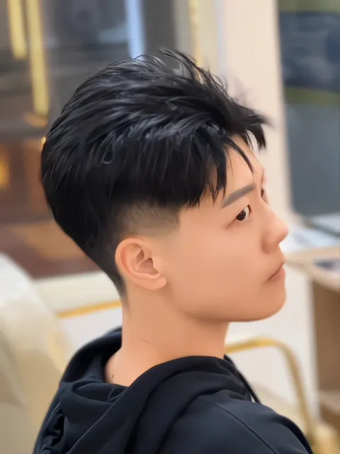 男士剪裁 區塊漸層作品參考，設計師 艾里歐